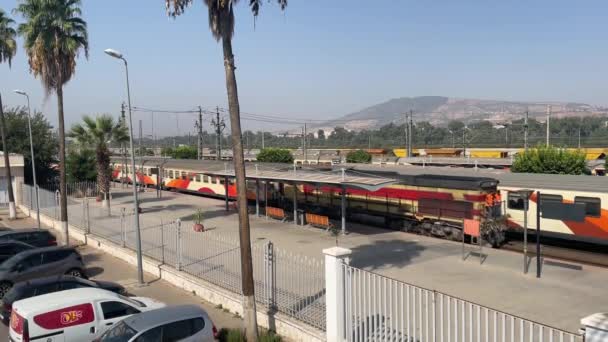 Oncf 철도역에 열차들이 줄지어 — 비디오