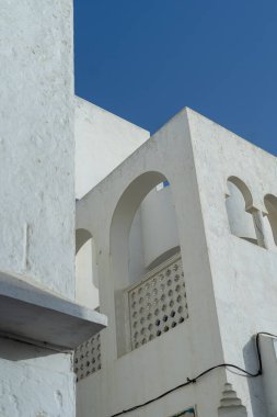 Assilah 'ın eski Medine' sinde beyaz yıkanmış binalar