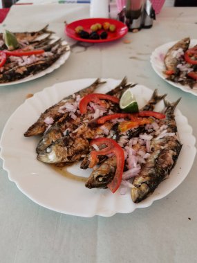 Fas 'ta ucuz deniz ürünleri tabağı.