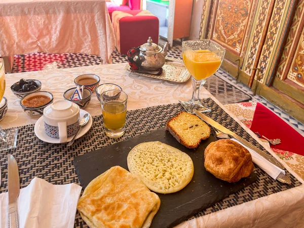 Petit Déjeuner Marocain Dans Riad Luxueux Dans Ancienne Médina — Photo