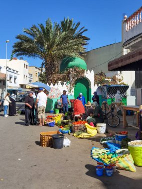 Markette sebze satan Faslı kadınlar.