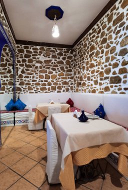 Bir Fas restoranının içinde.