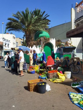 Markette sebze satan Faslı kadınlar.