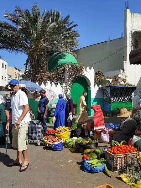 Markette sebze satan Faslı kadınlar.