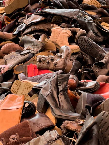 모로코의 수납장에서 신발을 사용하는 — 스톡 사진