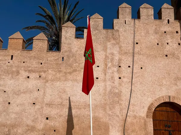 Marokkanische Flagge Mit Alter Zerstörter Festungsmauer Rabat — Stockfoto