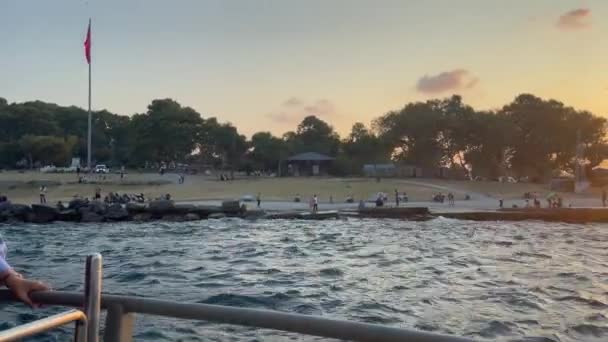 Uitzicht Vanaf Een Veerboot Bosporus Rivier Istanbul — Stockvideo