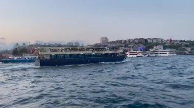 İstanbul Boğazı 'nda ticari feribot gezisi