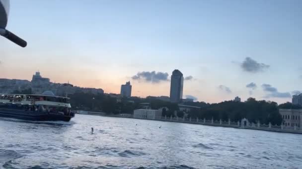 Barco Comercial Navegando Rio Bósforo Istambul — Vídeo de Stock