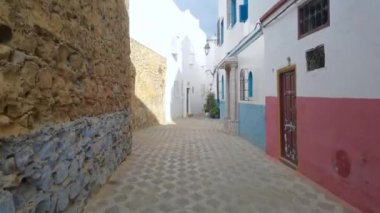 Assilah 'ın eski Medine' sinde boş bir cadde