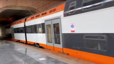 ONCF treni Rabat Ville tren istasyonuna varıyor.