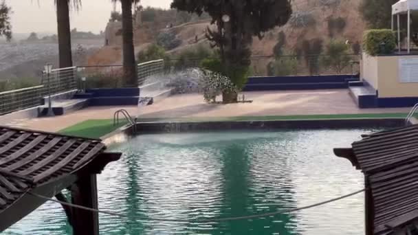 Piscina Vacía Del Hotel Durante Verano — Vídeos de Stock