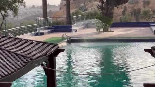 Piscina Vacía Del Hotel Durante Verano — Vídeos de Stock