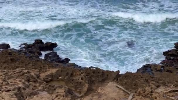 Onde Oceaniche Che Infrangono Sulle Rocce Costiere Marocco — Video Stock