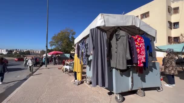 Місцеві Жителі Виходять Вулицю Марокко — стокове відео