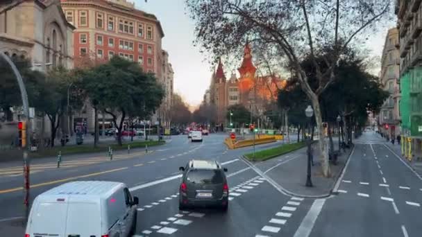 Vista Del Autobús Turístico Los Coches Conducción Barcelona — Vídeos de Stock