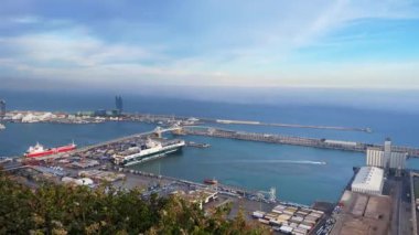 Barcelona 'daki kostal liman üzerinde hava görüntüsü