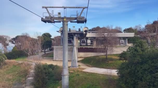 Drone Beelden Van Een Kabelbaan Die Het Station Barcelona Nadert — Stockvideo