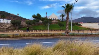 Nador 'daki eski bir ibadethanenin sokak manzarası 