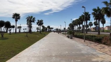 Gündüz vakti modern halk parkı