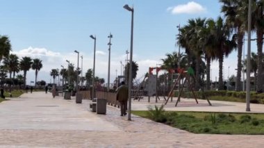 Gündüz vakti modern halk parkı