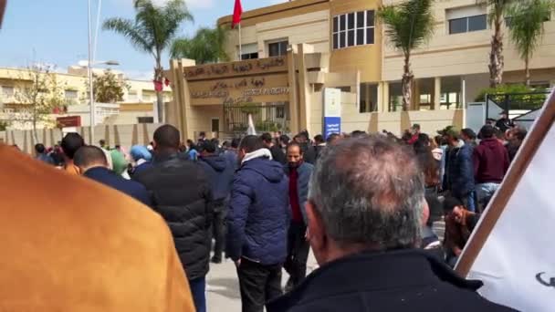フェズの通りで抗議するモロッコの教師 — ストック動画