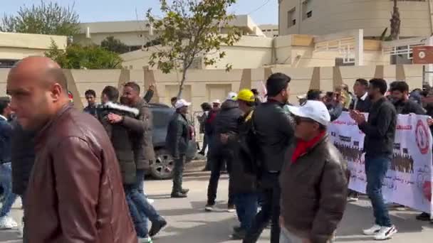 フェズの通りで抗議するモロッコの教師 — ストック動画