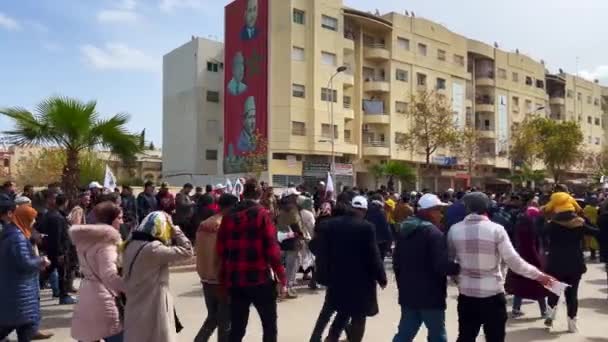 Μαροκινοί Δάσκαλοι Διαδηλώνουν Στους Δρόμους Της Φεζ — Αρχείο Βίντεο