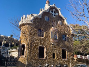 Park Guell 'de alışılmadık mimari tarzlı bina