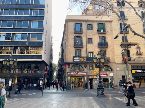 Gente Caminando Por Las Calles Barcelona —  Fotos de Stock