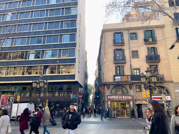 Gente Caminando Por Las Calles Barcelona —  Fotos de Stock