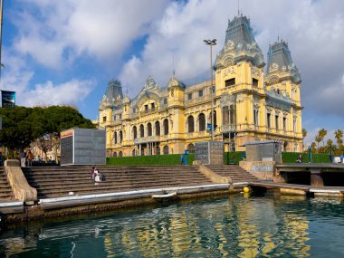 Barselona 'daki tarihi liman yetkilileri binası