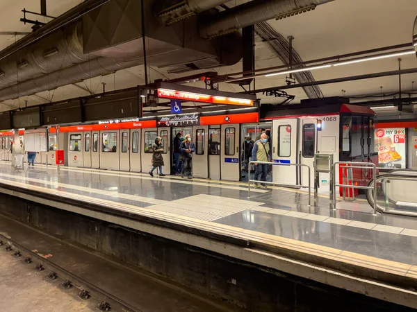 Peu Gens Dans Une Station Métro Barcelone — Photo