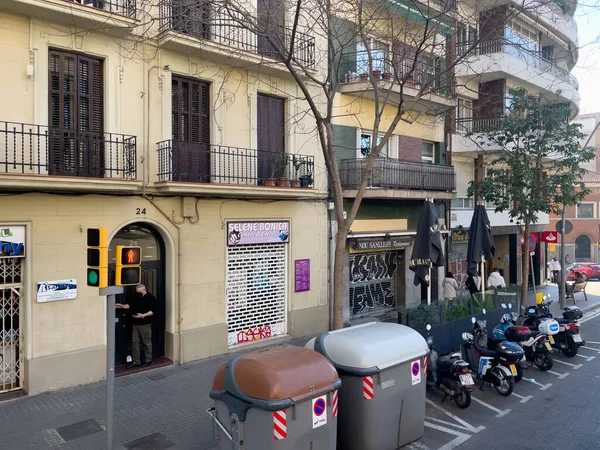 Veel Vuilnisbakken Sideroad Barcelona — Stockfoto