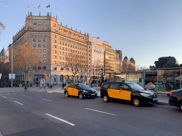 Fila Taxis Aparcados Carretera Barcelona —  Fotos de Stock