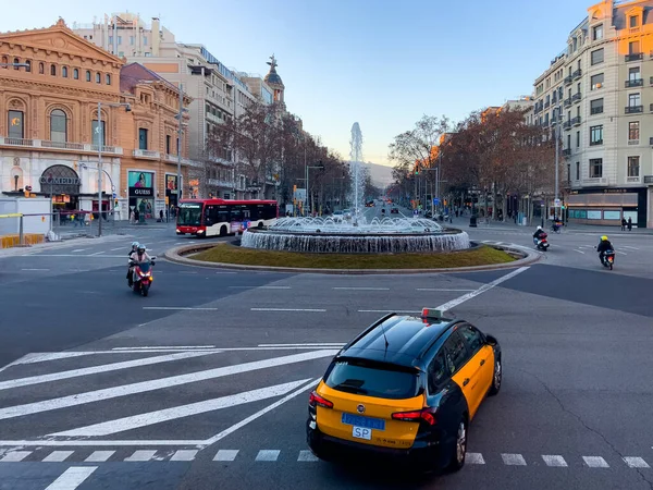 Taxis Conduciendo Través Rotonda Barcelona — Foto de Stock