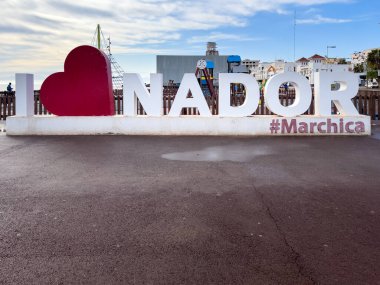 Fas 'taki Nador yazı tabelasına bayılıyorum.