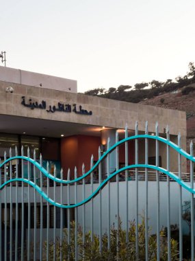 Nadors tren istasyonunun arka tarafında.