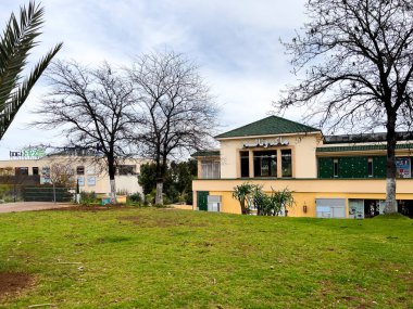 Fez 'in merkezindeki McDonald' s restoranının dışı.