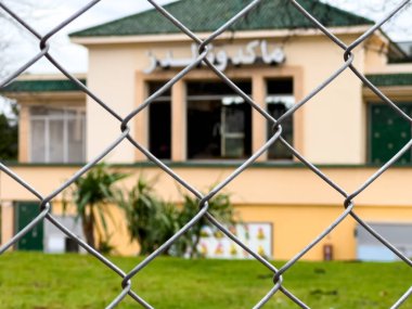 Fez 'in merkezindeki McDonald' s restoranının dışı.
