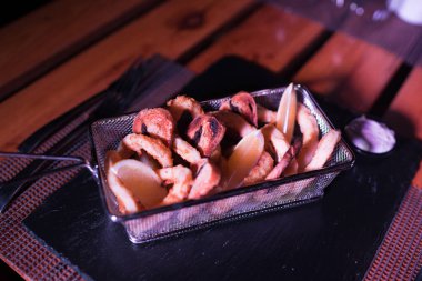 Küçük porsiyon soğan halkaları