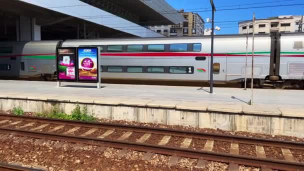 カサブランカの主要鉄道駅のアルボラク列車 — ストック動画