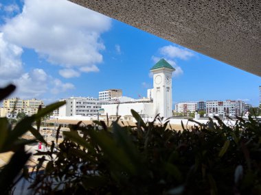 Casa voyageurs tren istasyonundan cami minare manzarası