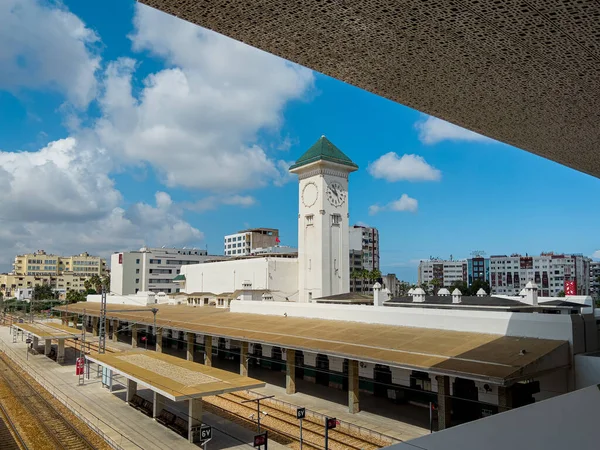 Casa voyageurs tren istasyonundan cami minare manzarası