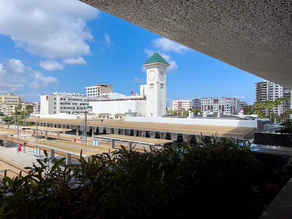 Casa voyageurs tren istasyonundan cami minare manzarası