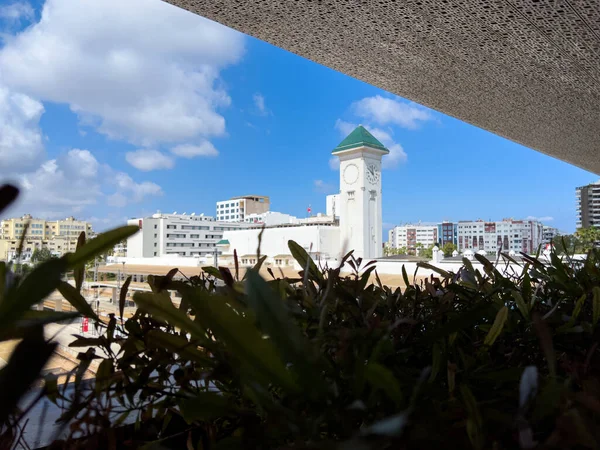 Casa voyageurs tren istasyonundan cami minare manzarası