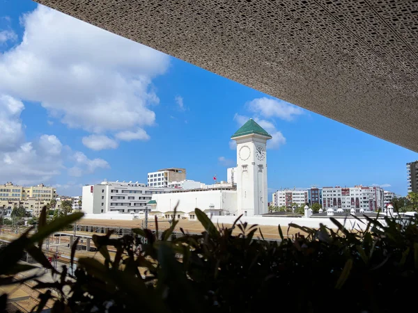 Casa voyageurs tren istasyonundan cami minare manzarası