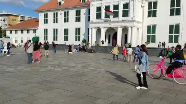 Люди Тусуются Старом Городе Джакарта — стоковое видео