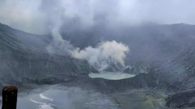 Gunung Gede volkanı Jakarta yakınlarında.