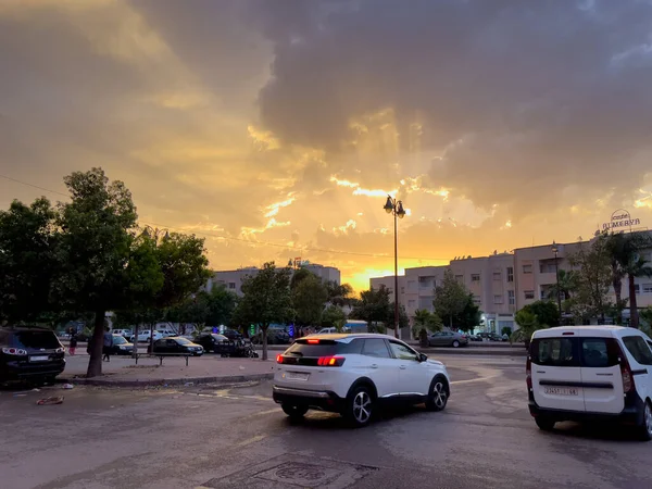 Few Cars Driving Sunset Sky Background — Stock Photo, Image